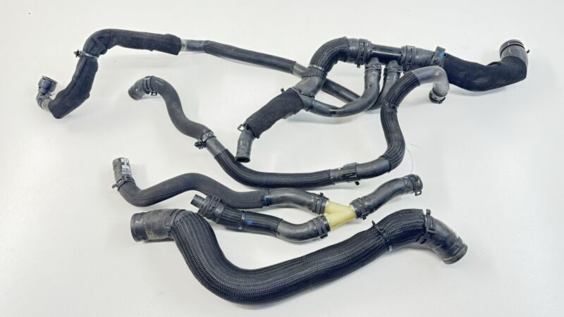 84237825 22–23 CADILLAC CT4 V BLACKWING FRONT COOLANT RADIATOR HOSE DUCT PIPE TUBE OEM