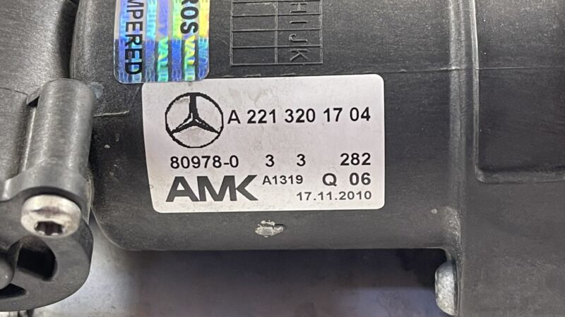 2213201704 / A2213201704 / A 221 320 17 04 1704 07-13 MERCEDES BENZ S550 W221 AIRMATIC AIR SUSPENSION COMPRESSOR PUMP O