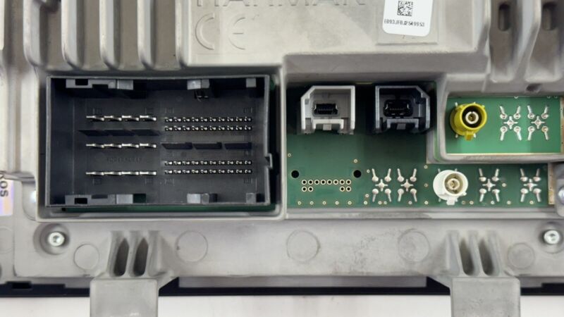 670106778 17-20 MASERATI GHIBLI TOUCH SCREEN DISPLAY RADIO COMMAND HEAD UNIT 670106778 OEM