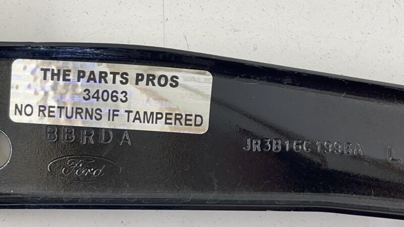 JR3B-16C199-BA / JR3B 16C199 BA / JR3B16C199BA 18-22 FORD MUSTANG GT DRIVER LEFT FRONT FENDER BRACKET SUPPORT MOUNT OEM