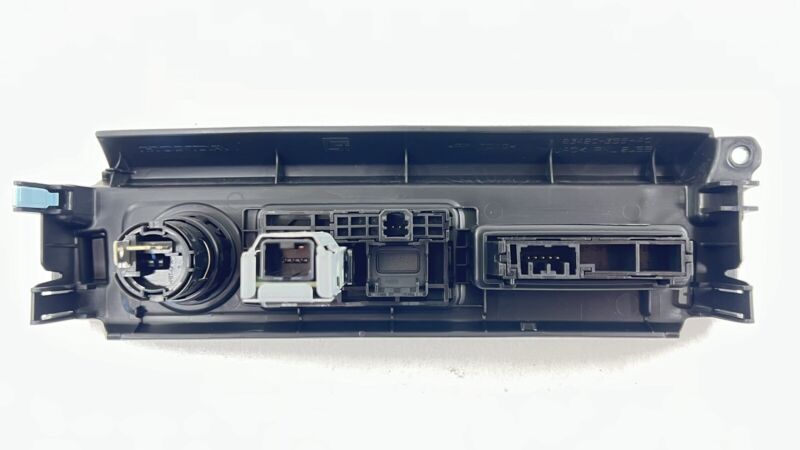 83420-3S5-A0 / 83420 3S5 A0 / 834203S5A0 2024 ACURA INTEGRA TYPE S CENTER CONSOLE USB INPUT PORT CHARGE TRIM OEM