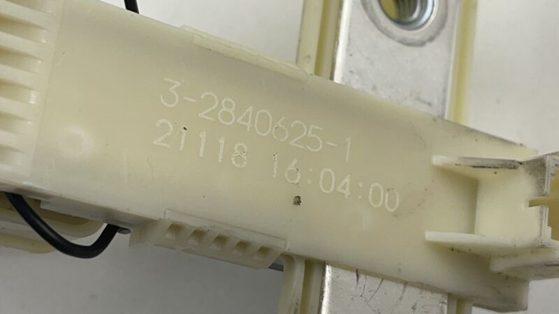3-2840625-1 / 3 2840625 1 / 328406251 20-23 TESLA MODEL Y BATTERY END LINK TERMINAL FUSE RELAY MODULE 2840625 OEM