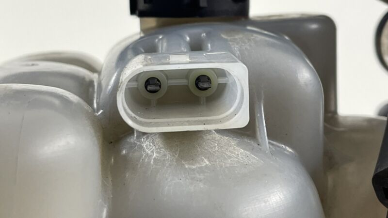 8W1 121 405 J / 8W1121405J 18-20 AUDI S4 RADIATOR COOLANT RESERVOIR TANK BOTTLE 8W1 121 403 B OEM