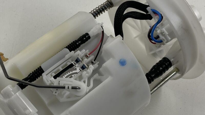 42021CC000 22-23 TOYOTA GR86 2.4L GAS TANK FUEL PUMP SENDING UNIT 42021CC000 OEM