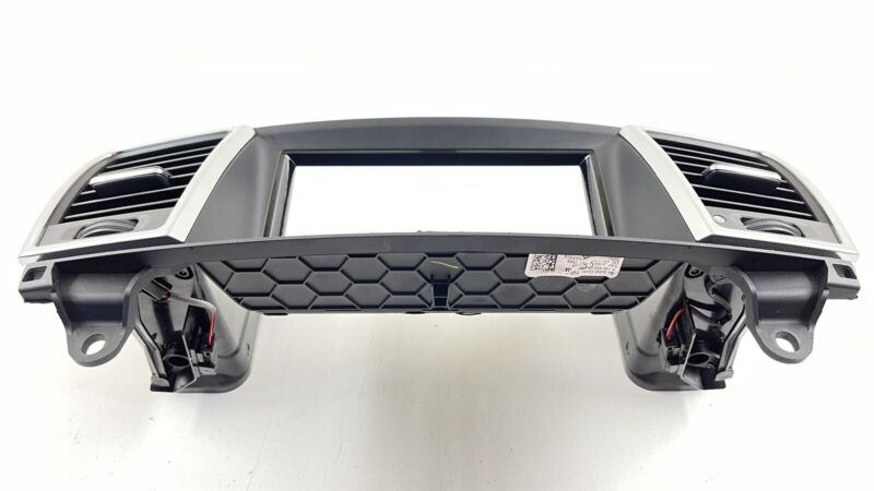 1668300854 / A1668300854 / A 166 830 08 54 0854 13-16 MERCEDES BENZ GL350 X166 FRONT CENTER DASH AIR VENT GRILLE TRIM PA