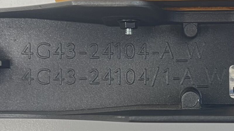 4G43-23942A-w / 4G43 23942A w / 4G4323942Aw 07-10 ASTON MARTIN VANTAGE PASSENGER RIGHT FRONT DOOR PANEL COVER TRIM OEM