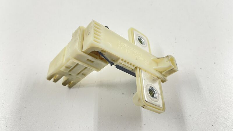 3-2840625-1 / 3 2840625 1 / 328406251 20-23 TESLA MODEL Y BATTERY END LINK TERMINAL FUSE RELAY MODULE 2840625 OEM
