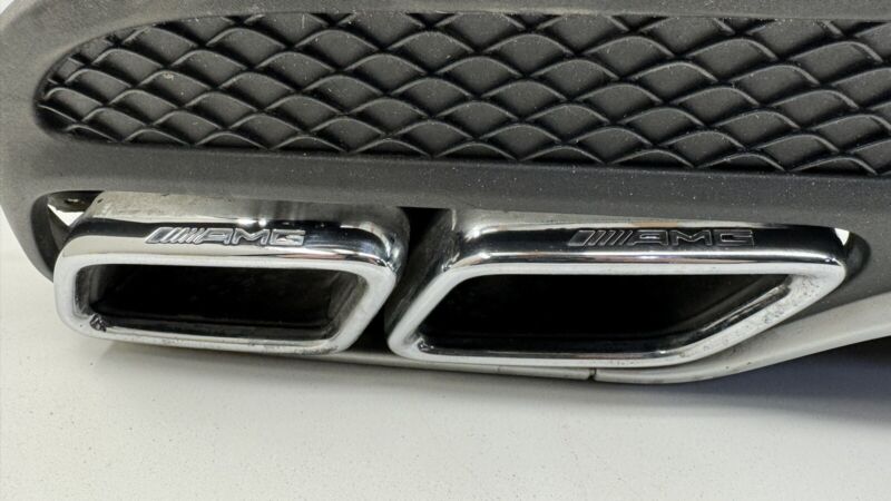 A2058856438 15-18 MERCEDES-BENZ C63S C63 AMG W205 REAR BUMPER DIFFUSER WITH EXHAUST TIPS OEM
