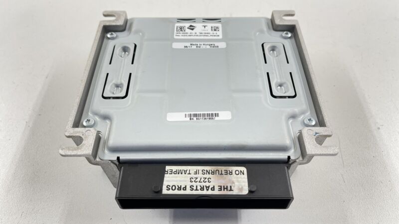 1004833-10-A / 1004833 10 A / 100483310A 17-20 TESLA MODEL S AMPLIFIER AMP AUDIO SOUND 1004833-10-A OEM