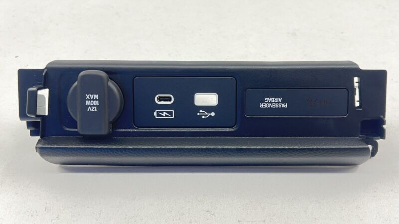83420-3S5-A0 / 83420 3S5 A0 / 834203S5A0 2024 ACURA INTEGRA TYPE S CENTER CONSOLE USB INPUT PORT CHARGE TRIM OEM
