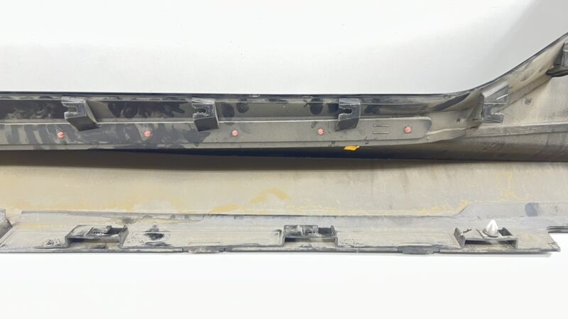 8470 1044 / 84701044 16-24 CHEVROLET CAMARO ZL1 1LE RIGHT SIDE SKIRT ROCKER PANEL COVER TRIM OEM