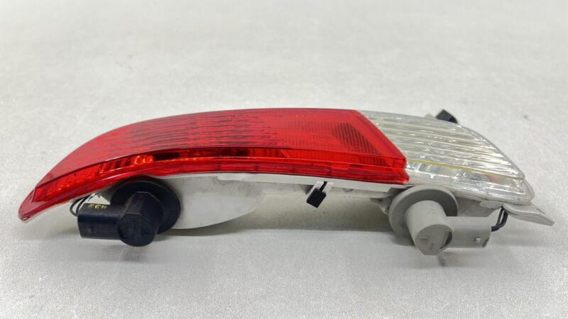 7 841 121 / 7841121 06-10 BMW M6 E63 E64 DRIVER LEFT REAR LOWER BUMPER TAIL LIGHT LAMP 7841121 OEM