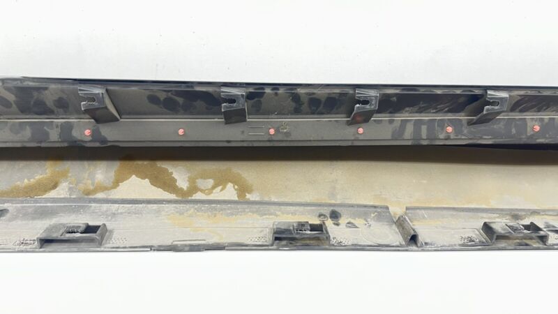 8470 1044 / 84701044 16-24 CHEVROLET CAMARO ZL1 1LE RIGHT SIDE SKIRT ROCKER PANEL COVER TRIM OEM