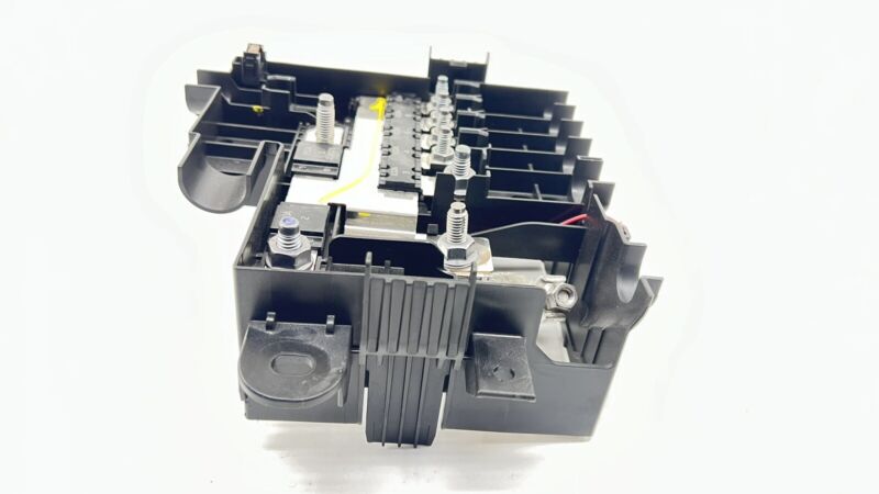 812461962 22-24 CADILLAC CT4 V BLACKWING REAR BATTERY FUSE RELAY JUNCTION BOX 84986478 OEM