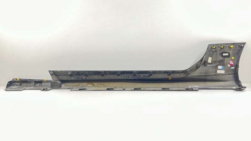 8470 1044 / 84701044 16-24 CHEVROLET CAMARO ZL1 1LE RIGHT SIDE SKIRT ROCKER PANEL COVER TRIM OEM