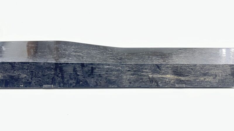 8470 1044 / 84701044 16-24 CHEVROLET CAMARO ZL1 1LE RIGHT SIDE SKIRT ROCKER PANEL COVER TRIM OEM