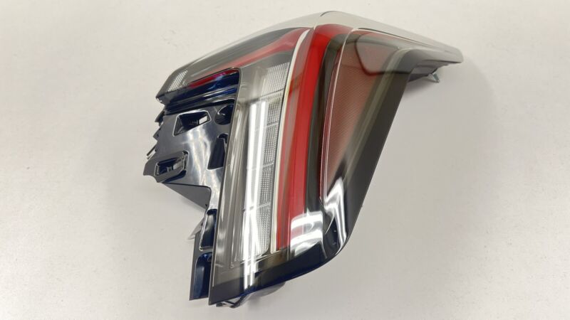 84895440 / 8489 5440 22-24 CADILLAC CT5 V BLACKWING RIGHT REAR TAILLIGHT TAIL LIGHT LAMP OEM