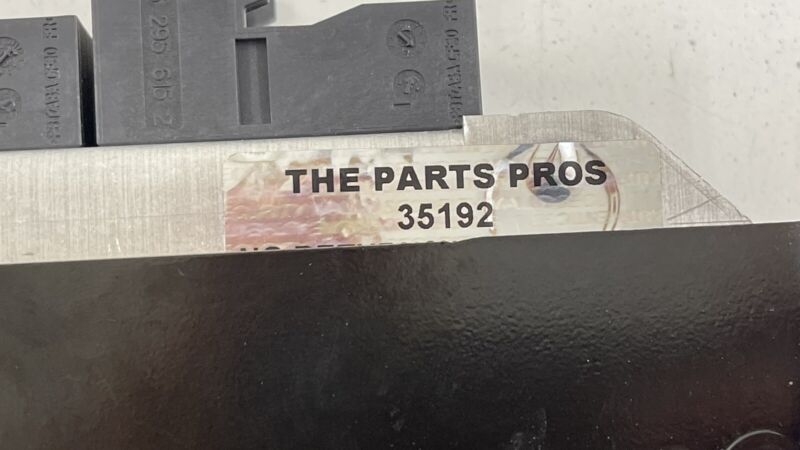 68354198AJ 19-22 DODGE RAM 2500 3500 AIR SUSPENSION CONTROL MODULE 68354198AJ OEM