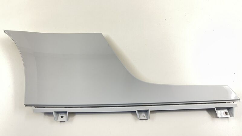 427.809.384.B / 427 809 384 B / 427809384B 11-15 AUDI R8 SPYDER RIGHT REAR LOWER QUARTER PANEL EXTENSION TRIM COVER OEM