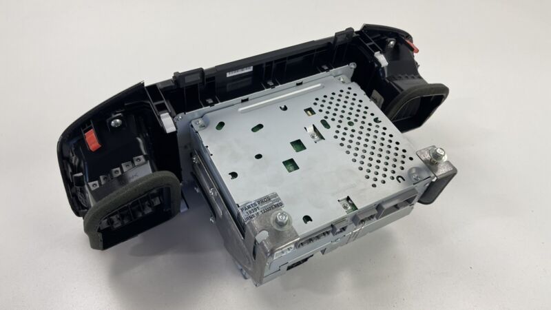 39100-TG7-A01 / 39100 TG7 A01 / 39100TG7A01 16-18 HONDA PILOT DASH RADIO DISPLAY SCREEN HEAD UNIT ASSEMBLY 39100-TG7-A01