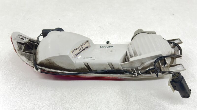 7 841 121 / 7841121 06-10 BMW M6 E63 E64 DRIVER LEFT REAR LOWER BUMPER TAIL LIGHT LAMP 7841121 OEM