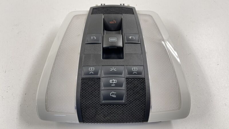 2048201923 / A2048201923 / A 204 820 19 23 1923 14-17 MERCEDES BENZ E550 W207 FRONT OVERHEAD CONSOLE READING LIGHT LAMP