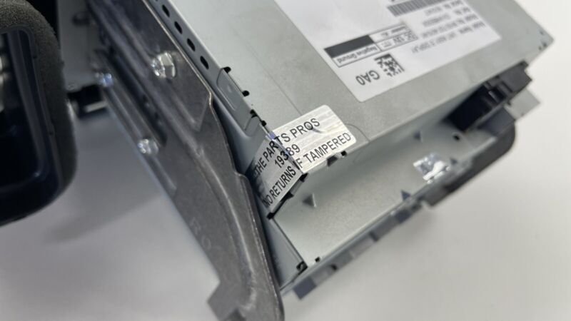 39100-TG7-A01 / 39100 TG7 A01 / 39100TG7A01 16-18 HONDA PILOT DASH RADIO DISPLAY SCREEN HEAD UNIT ASSEMBLY 39100-TG7-A01