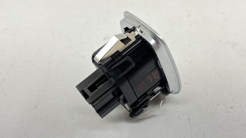 9250734 15-20 BMW M3 M4 ENGINE IGNITION PUSH TO START STOP BUTTON SWITCH 9250734 OEM