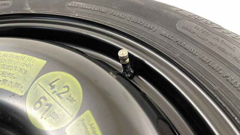 2044000302 / A2044000302 / A 204 400 03 02 0302 08-14 MERCEDES BENZ W204 C CLASS EMERGENCY CAR SPARE TIRE WHEEL RIM DONU