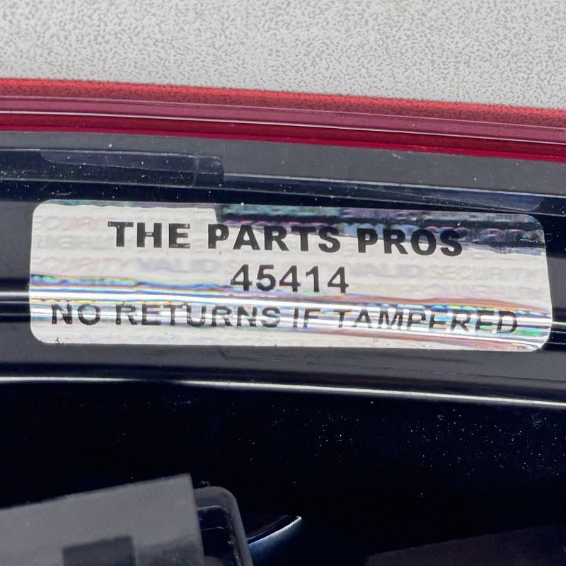 5H0-945-094-C / 5H0.945.094.C / 5H0945094C / 5H0 945 094 C 22-24 VOLKSWAGEN GOLF R MK8 RIGHT REAR INNER TAILLIGHT TAIL L