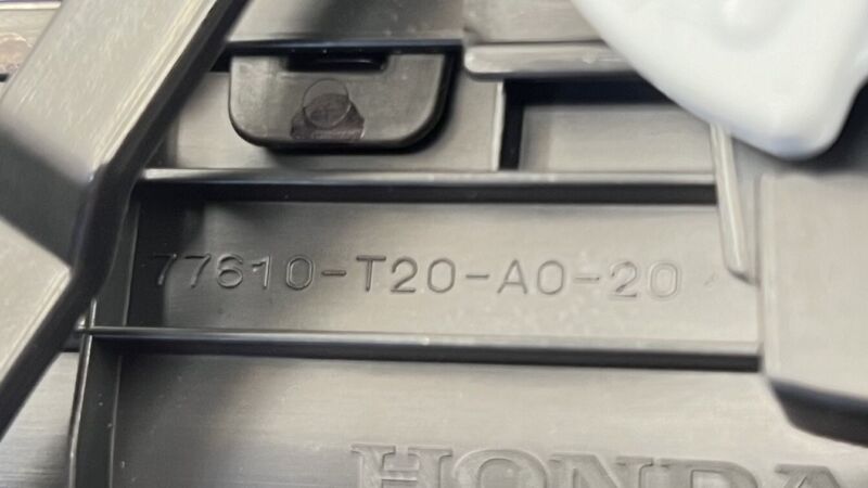 77610-T20-A0-20 / 77610 T20 A0 20 / 77610T20A020 2024 ACURA INTEGRA TYPE S DRIVER LEFT DASH AC AIR VENT GRILLE W/ COVER