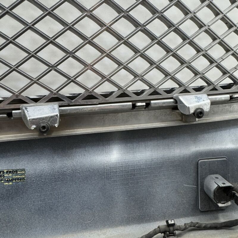 4W0.807.221 / 4W0 807 221 / 4W0807221 13-18 BENTLEY FLYING SPUR FRONT BUMPER COVER COMPLETE WITH GRILLS & SENSORS OEM