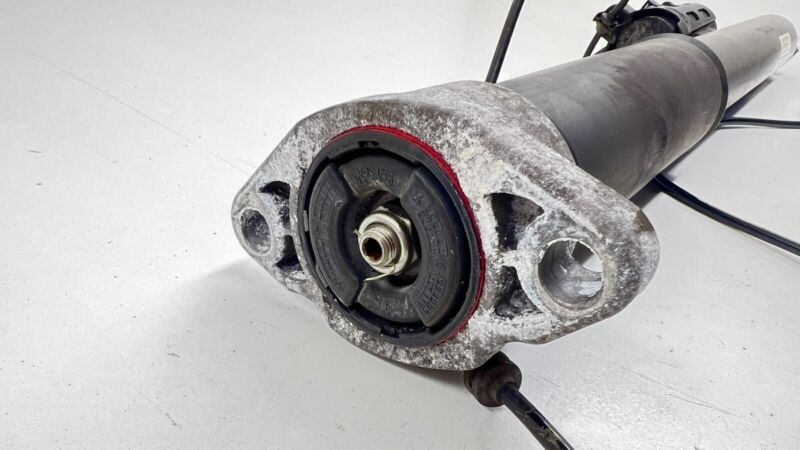 2053201300 / A2053201300 / A 205 320 13 00 1300 15-21 MERCEDES-BENZ C63S AMG W205 DRIVER LEFT REAR STRUT SHOCK ABSORBER
