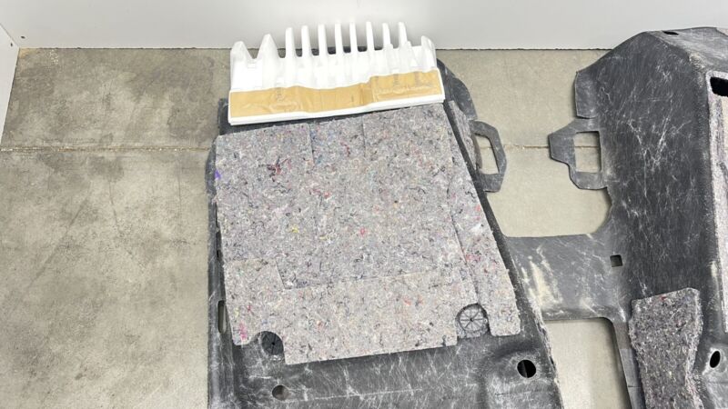 74902-6GP0A / 74902 6GP0A / 749026GP0A 22-25 NISSAN Z INTERIOR FLOOR BODY CARPET 74902-6GP0A OEM