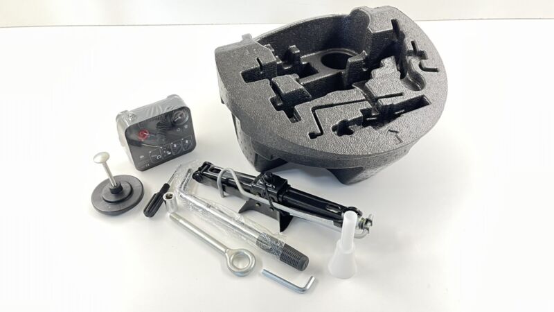 670031773 17-19 MASERATI GHIBLI EMERGENCY SPARE TIRE JACK LIFT TOOL KIT AIR TIRE PUMP OEM