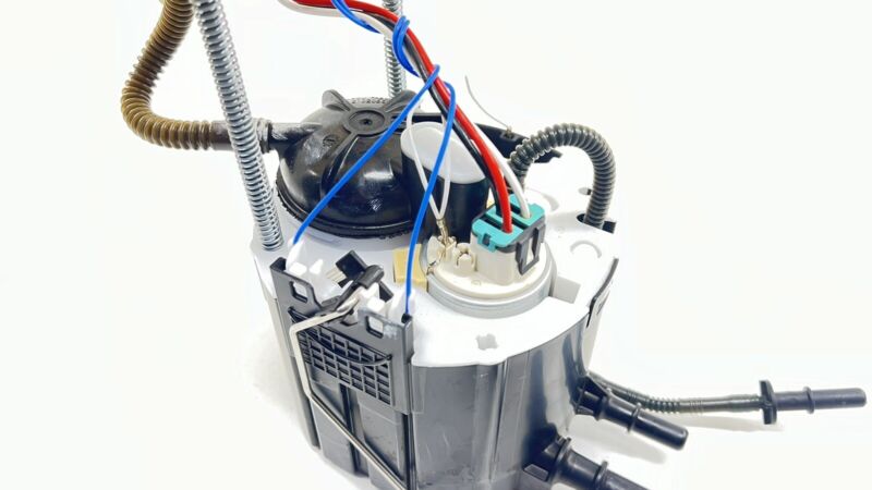 8561 7033 / 85617033 22-24 CADILLAC CT4 V BLACKWING GAS TANK FUEL PUMP SENDING UNIT 85617033 OEM