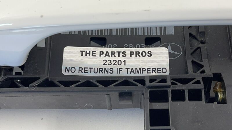 2047601534 / A2047601534 / A 204 760 15 34 1534 08-14 MERCEDES BENZ W204 C CLASS DRIVER LEFT FRONT EXTERIOR DOOR HANDLE