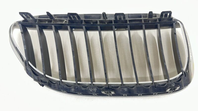 7 077 935 / 7077935 06-10 BMW M6 E63 E64 LEFT & RIGHT FRONT UPPER BUMPER KIDNEY GRILL TRIM PAIR OEM