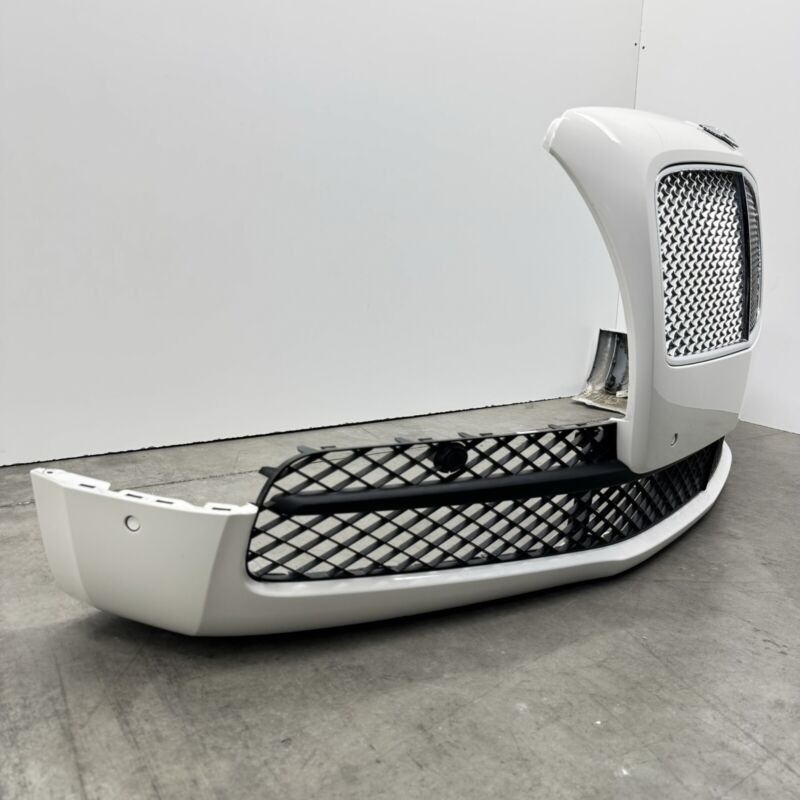 4W0.807.221 / 4W0 807 221 / 4W0807221 13-18 BENTLEY FLYING SPUR FRONT BUMPER COVER COMPLETE WITH GRILLS & SENSORS OEM