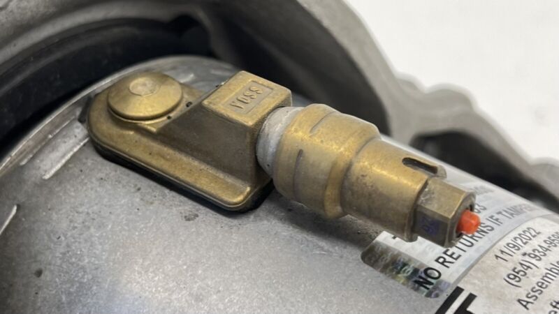 B3W0-R310-ADFL / B3W0 R310 ADFL / B3W0R310ADFL 13-18 BENTLEY FLYING SPUR DRIVER LEFT FRONT AIR SHOCK ABSORBER SUSPENSION