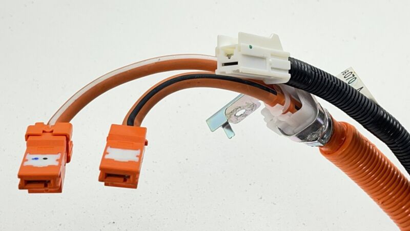 821H1-06070 / 821H1 06070 / 821H106070 19-22 LEXUS ES300H HIGH VOLTAGE BATTERY PACK WIRE HARNESS CABLE 821H1-06070 OEM