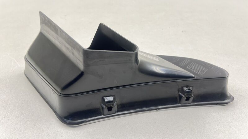 987.504.750.01 / 987 504 750 01 / 98750475001 05-12 PORSCHE BOXSTER S 987 RIGHT SIDE QUARTER PANEL AIR VENT 98750475001