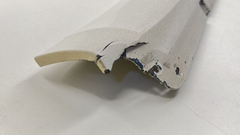 4W0.853.199 / 4W0 853 199 / 4W0853199 13-18 BENTLEY FLYING SPUR DRIVER LEFT SIDE SKIRT ROCKER PANEL COVER TRIM OEM