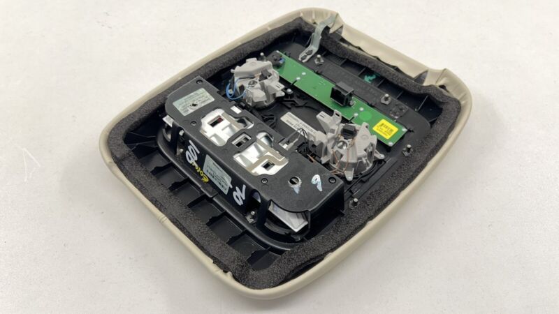 3W5 868 069 / 3W5868069 13-18 BENTLEY FLYING SPUR REAR OVERHEAD CONSOLE DOME LIGHT CONTROL PANEL OEM