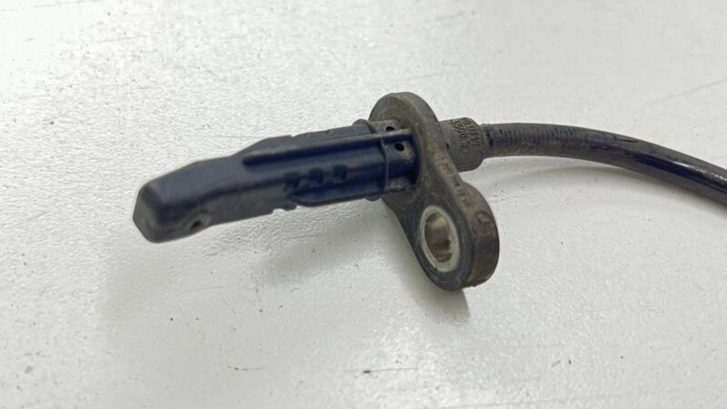 A 205 905 01 05 0105 / A2059050105 / 2059050105 15-21 MERCEDES-BENZ C63S W205 DRIVER LEFT FRONT ABS WHEEL SPEED SENSOR O