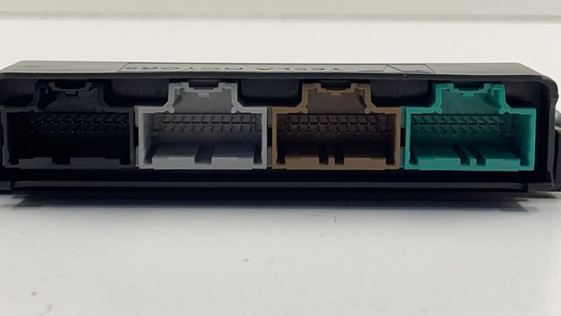 1034215-00-A / 1034215 00 A / 103421500A 12-20 TESLA MODEL S HVAC HEATER CORE THERMAL CONTROLLER MODULE 1034215-00-A OEM