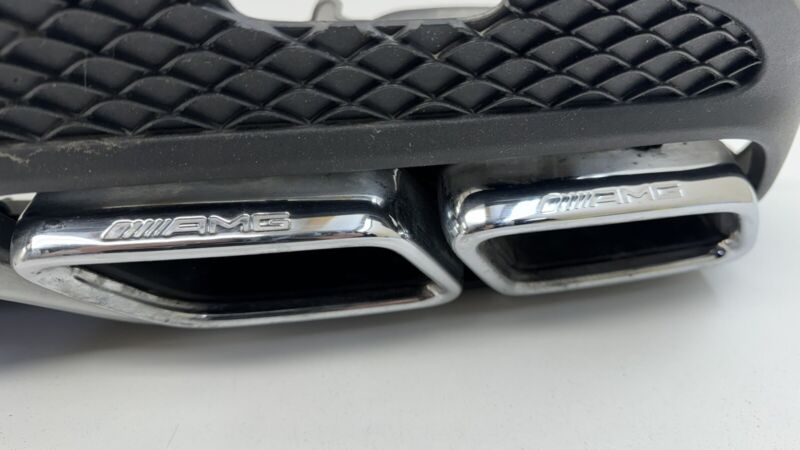 A2058856438 15-18 MERCEDES-BENZ C63S C63 AMG W205 REAR BUMPER DIFFUSER WITH EXHAUST TIPS OEM