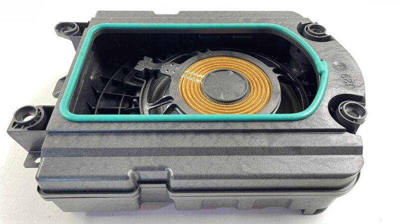 2622492 20-23 TOYOTA SUPRA LEFT OR RIGHT REAR SPEAKER SUBWOOFER SUB WOOFER 2622492 OEM