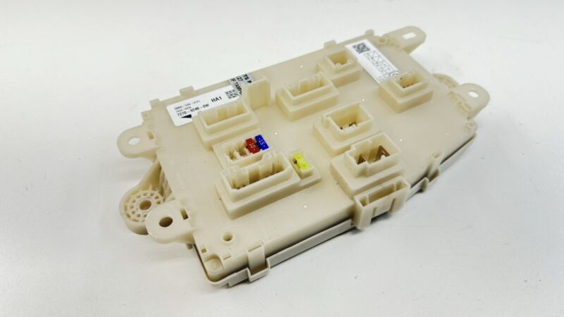 38850-THR-A121 / 38850 THR A121 / 38850THRA121 18-19 HONDA ODYSSEY REAR POWER DISTRIBUTION FUSE JUNCTION BOX MODULE OEM