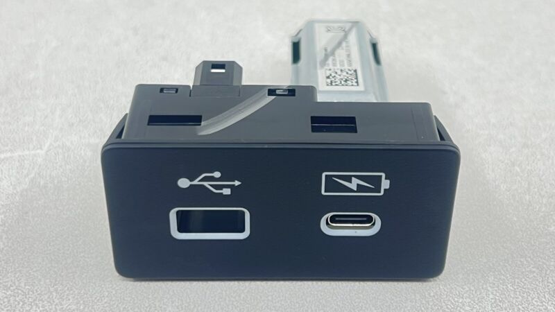 MX293AB 24-25 ACURA INTEGRA TYPE S DUAL INPUT USB AND TYPE C CHARGING PORT MX293AB OEM
